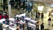 Le Black Friday dégénère dans ce centre commercial californien