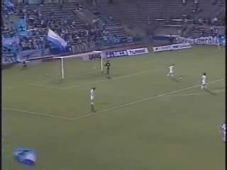 le  but de l'autre coté du terrain