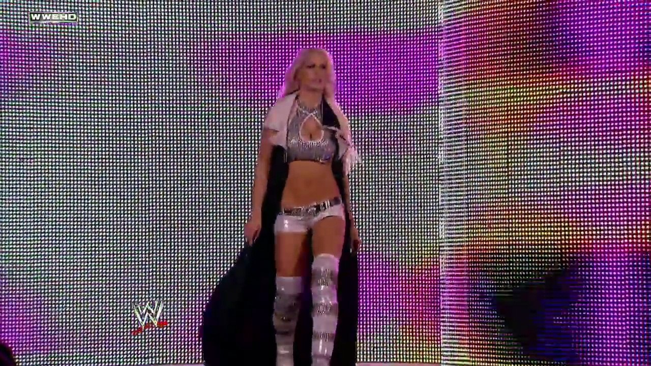 WWE Superstars Maryse vs Natalya