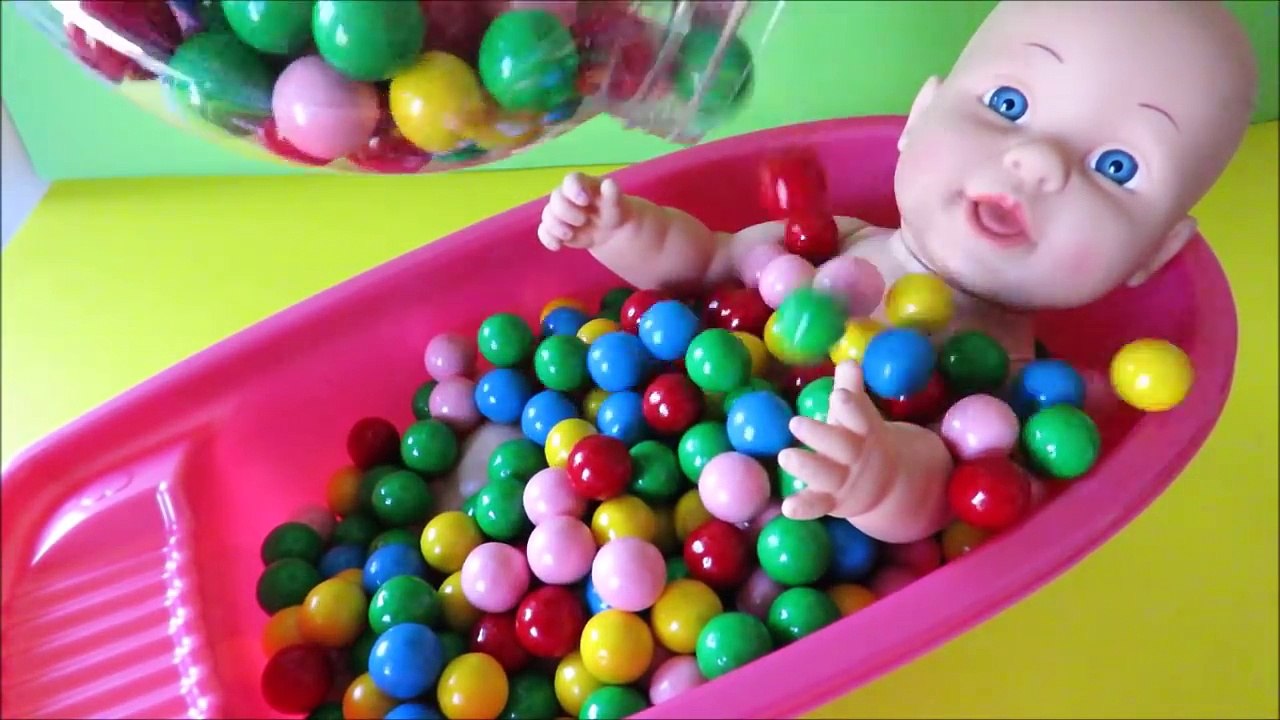 Baby doll gum balls bath surprise toys bathtime surprise eggs toy video-7LPmI20omns
