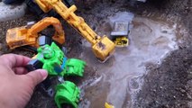 Transformers Rescue Bots Toy Boulder Bulldozer Construction Bot Digging in Mud, Playtime in the Bath