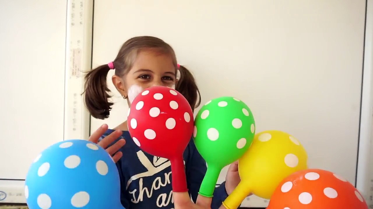 Daddy Finger Family Song - Learn Colors with 5 Funny Balloons - Nursery Videos for Kids - Real Baby