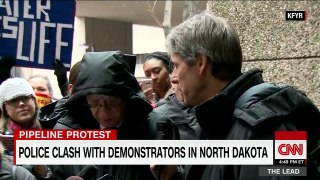 Police clash with Dakota pipeline protesters