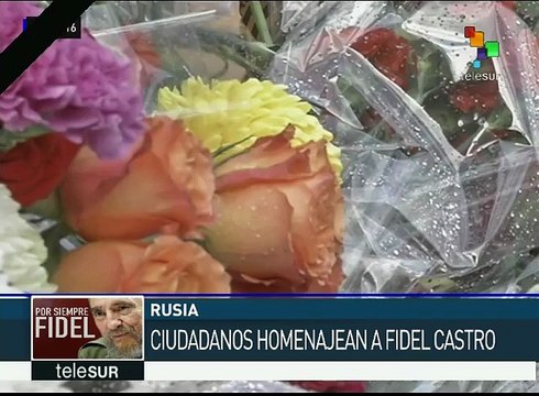 Rusos rinden homenaje a Fidel Castro en la embajada en Moscú