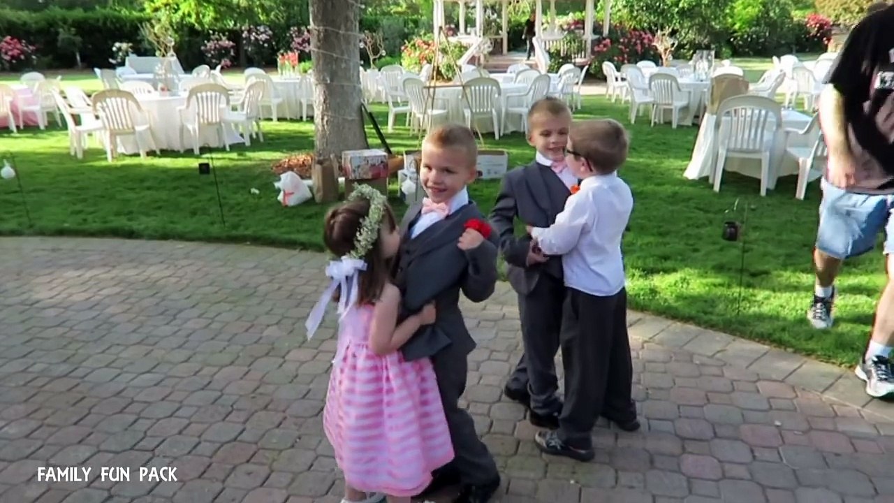 LOST TOOTH AT A WEDDING! || Mommy Monday