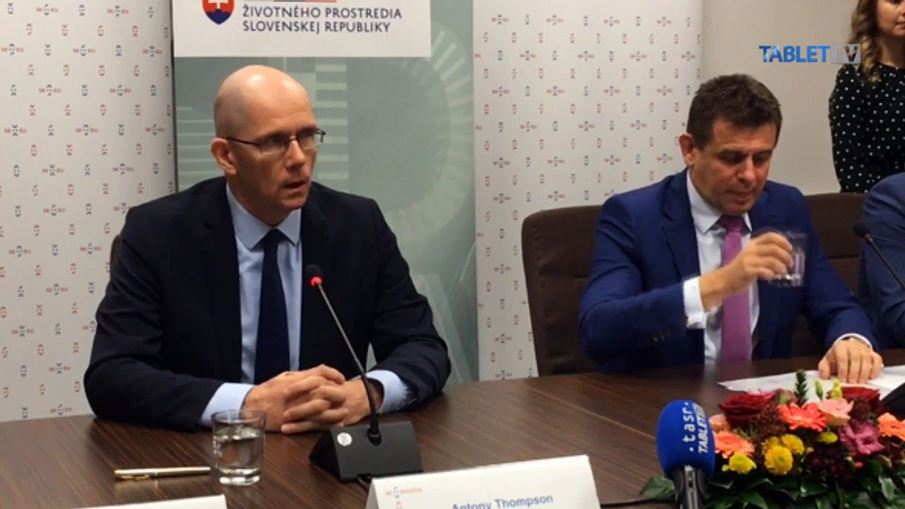 ZÁZNAM: MŽP podpísalo zmluvu v súvislosti s pripravovanou nízkouhlíkovou stratégiou SR