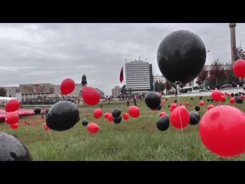 Report TV - 28 Nentori, atmosfera festive ne Tirane