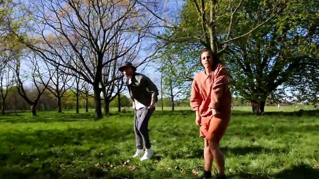 Ils réalisent la plus belle chorégraphie de Black & White de Michael Jackson. Un message pacifique fort !