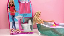 Toilettes et lavabo Barbie Unboxing et Review – Barbie va aux toilettes (Barbie francais)