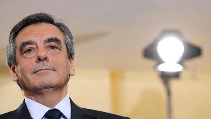 Fransa merkez sağı François Fillon'a teslim