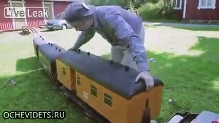 Kendi Tren Yolunu Inşa Etti