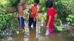 Amazing Children Catch Water Snake Using The Bamboo Net Trap - How to Catch Water Snake in Cambodia