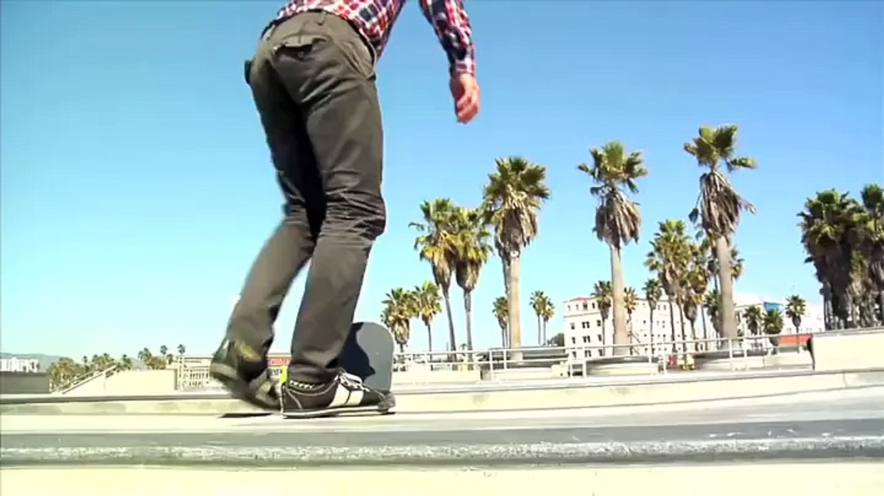 Il disparait dans une rampe de skate