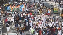 La oposición protesta en las calles de India contra decisión monetaria de Modi