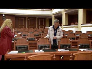 Simbolet e para 104 viteve ekspozohen në Tiranë - Top Channel Albania - News - Lajme