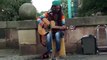 Un Incroyable Chanteur De Rue Chante No Woman, No Cry De Bob Marley