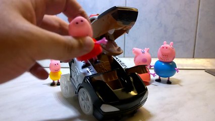 Black Dog Police Car with Peppa Pig Family! Super Transformers Police car from Police Station.