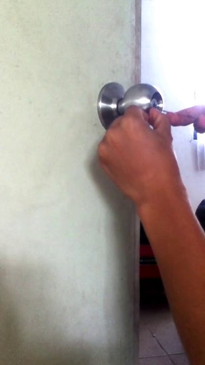 Como abrir una puerta sin las llaves en 2 minutos