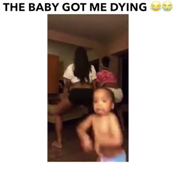 Ce bébé vole la vedette à 2 filles qui twerk : Le videobomb le plus adorable