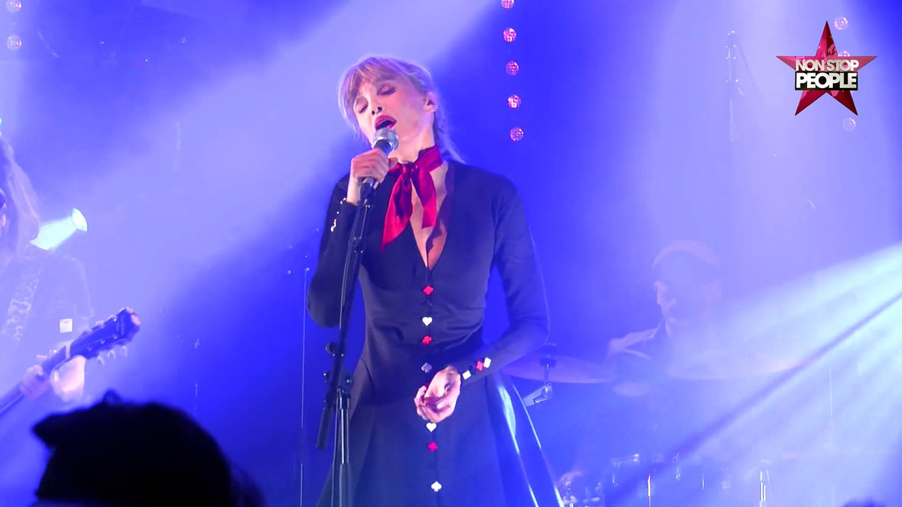 Arielle Dombasle bouleversée, elle évoque la mort de sa mère (VIDEO)