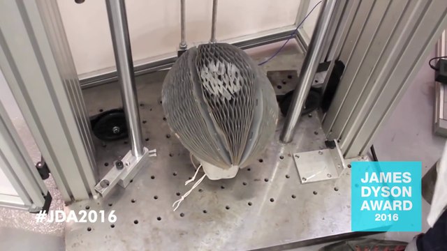 Casque vélo en papier qui se replie (James Dyson Award)