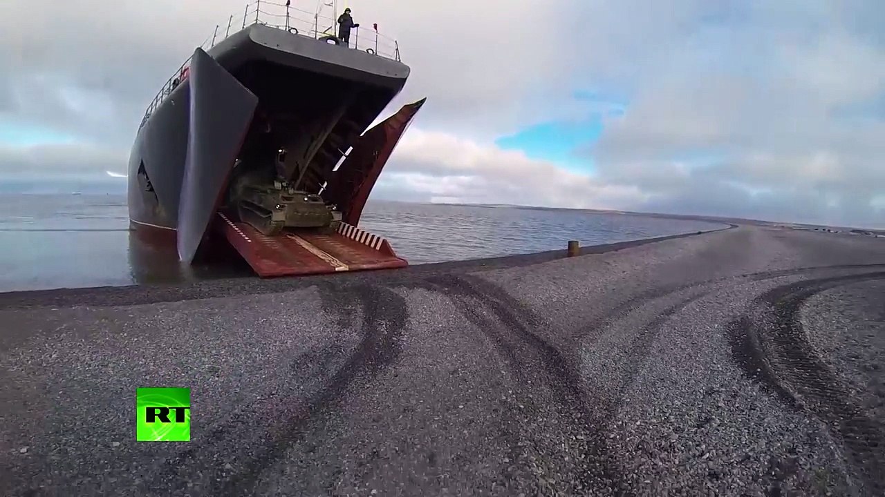 Минобороны РФ опубликовало видео самых эффектных моментов учений морской пехоты