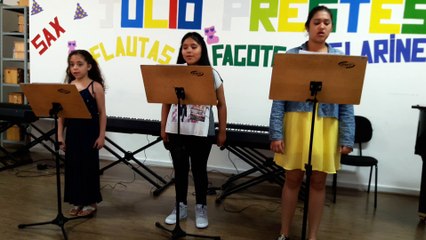 Isis - apresentação aula de canto