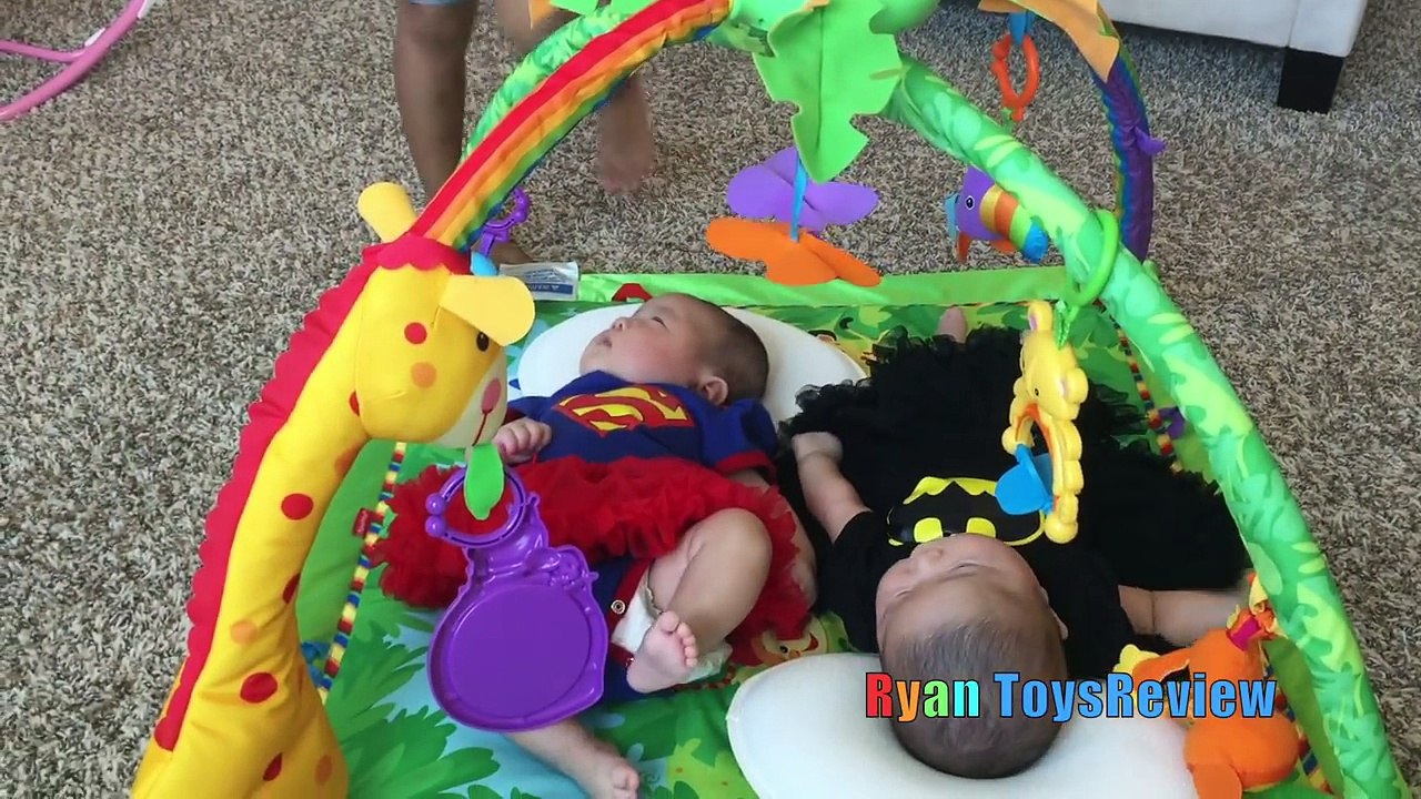TWIN BABIES SICK get SHOT Pretend Play Dr. Spid...