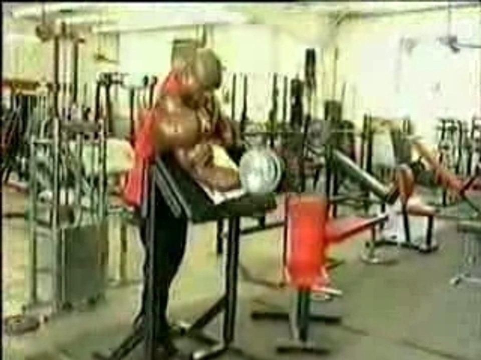 Bodybuilder bicep bodybuilding