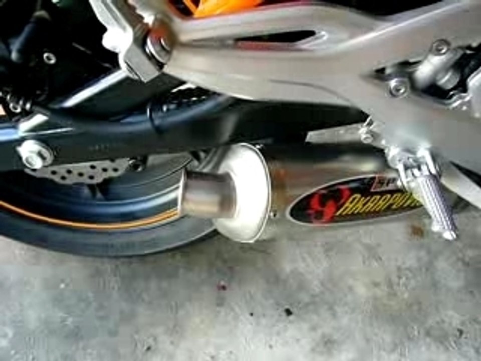 ER6N AKRA chicane modifiee