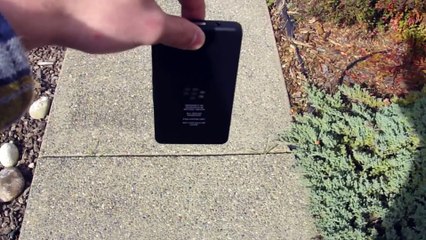 BlackBerry 10 vs iPhone 5 Drop Test