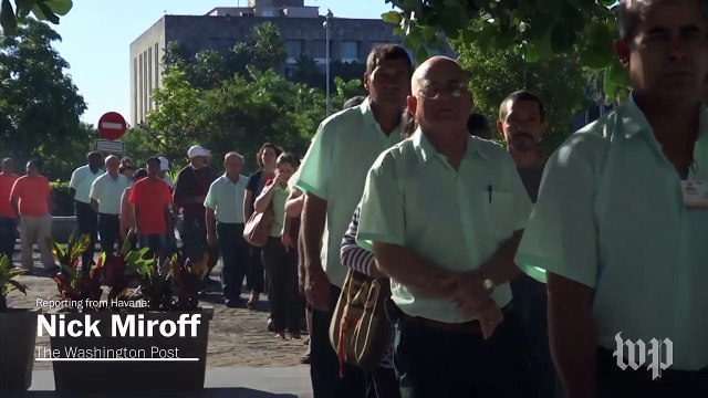 Thousands of Cubans line up to pay respects to Fidel Castro