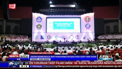 Скачать видео: Beri Penghormatan ke Guru, Jokowi Bungkukan Badan