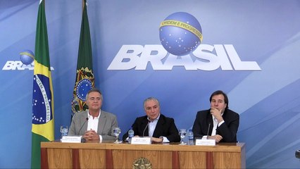 Opositores pedem impeachment de Temer