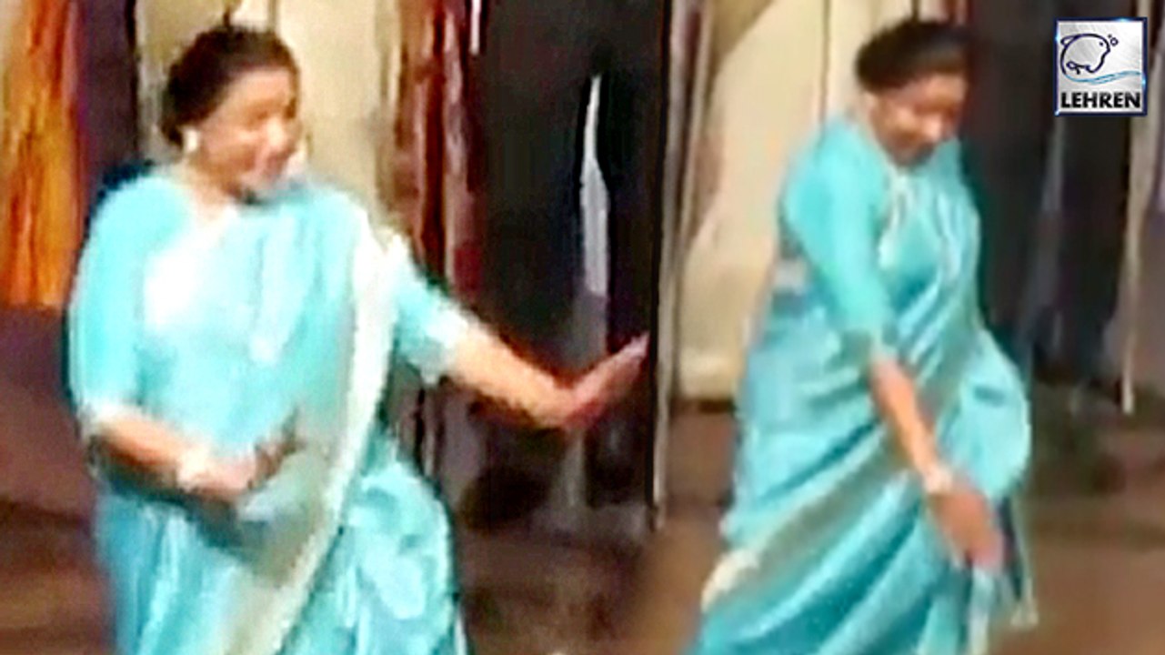 Asha Bhosle Dancing On Stage