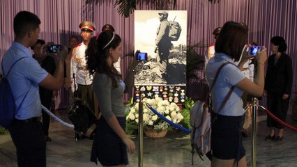 Cubans queue to pay their respects to Fidel Castro