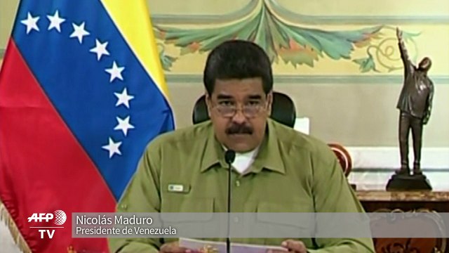 Maduro autoriza que operadoras turísticas cobren en dólares
