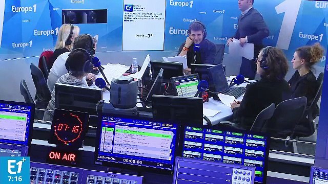 Referendum de tous les dangers dimanche prochain en Italie et la grève chez Lufthansa : les experts d'Europe 1 vous informent