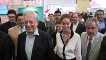 Vargas Llosa e Isabel Preysler pasean su amor por la feria del libro mexicana