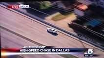 Une conductrice arrête un fuyard dans une autre voiture - course poursuite