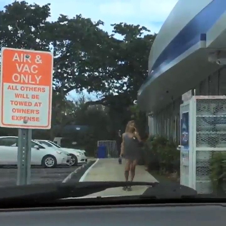 Quand tu veux absolument faire ressortir tes fesses façon Kim Kardashian mais que ça donne ça...