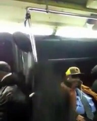 Ce monsieur s'ambiance comme jamais dans le métro sous les yeux des passagers