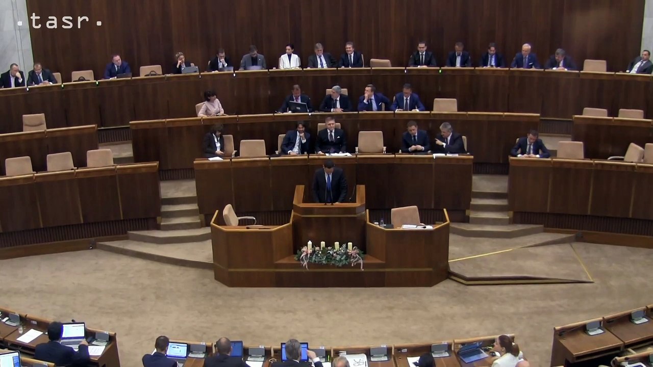 Poslanci schválili zákon roka, deficit má klesnúť na 1,29 % HDP