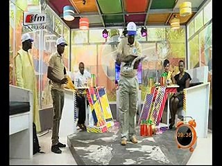 Incroyable scène de magie sur le plateau de Yewoulen, Les animatrices impressionnées