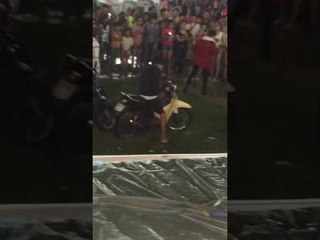 Khán giả đợi Bùi Vĩnh Phúc đến 2h sáng trời mưa tầm tã tại Xuân Tâm Đồng Nai