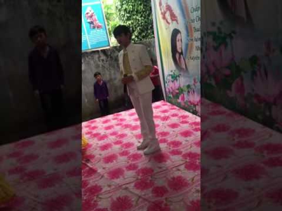 Bùi Vĩnh Phúc hát Đạo Làm Con tại Chùa Phước Duyên