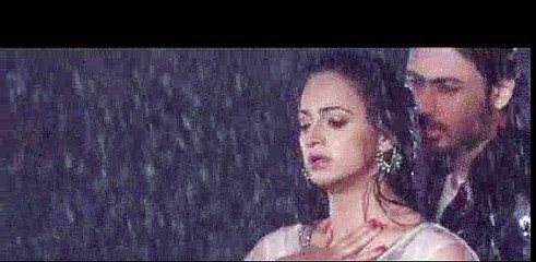 Nai Film Mai Noor Ka Apne Shohar K Sath Aisa Sean Jas Par Soical Media Par Tanqeed