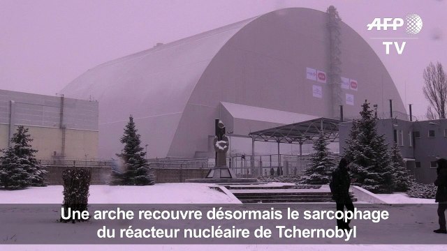 Une arche sur le sarcophage du réacteur nucléaire de Tchernobyl