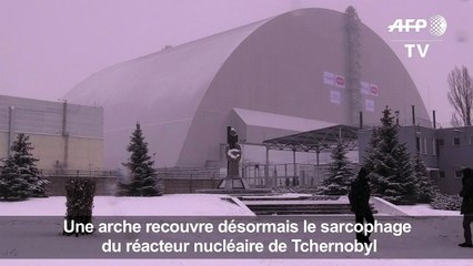 Une arche sur le sarcophage du réacteur nucléaire de Tchernobyl