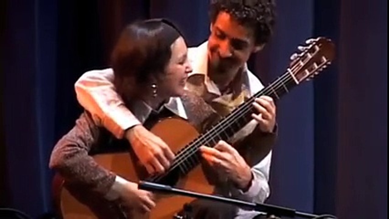 Chitarra a quattro mani!